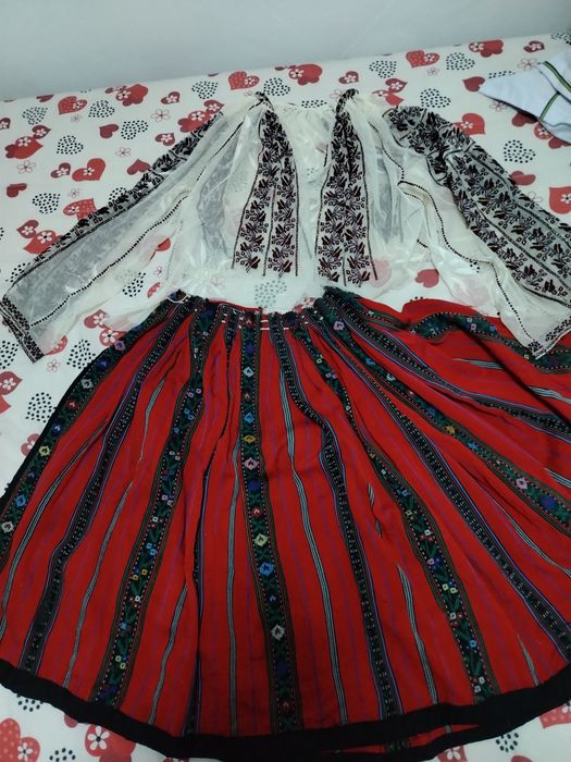 Se vinde costum popular zona Oltenia