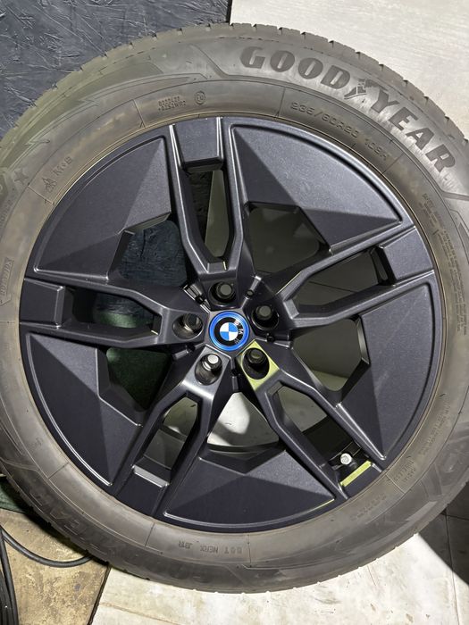 Jante BMW IX I20 AeroDynamic In Frozen Midnight Grey Style 1002 M echipare de iarna R20