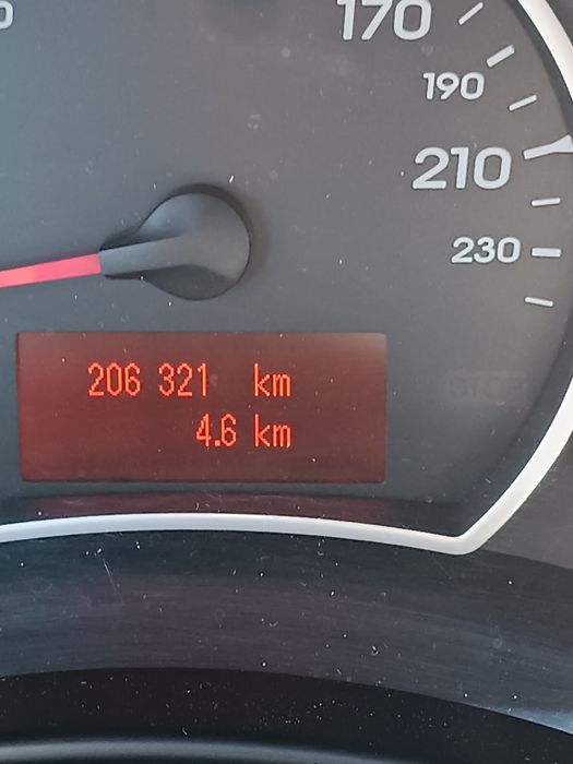 Продавам Рено Калеос