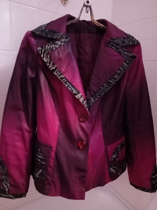Продам женскую куртку 46-48