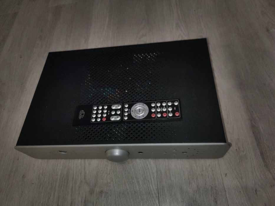 Amplificator Atoll IN100 High-End Dual-Mono 2x100W + Telecomandă / Franta