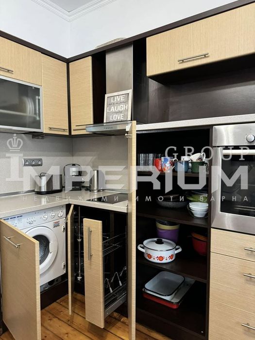 Дава се под наем Тристаен апартамент в Варна, Център - 88 кв.м за 648.21 € - Снимка #1