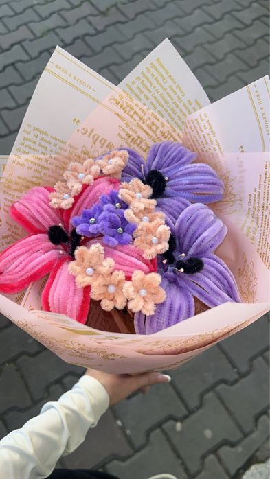 Vand buchet din flori din sarma plusata