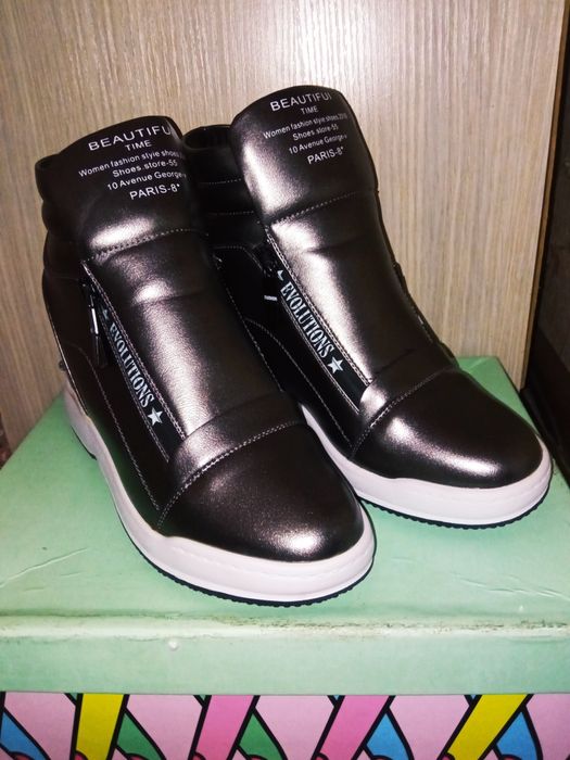 Ботинки не тёплые 50.000