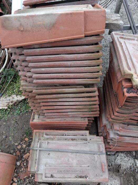 Vand 20 buc boltari si tigla noua sarbeasca