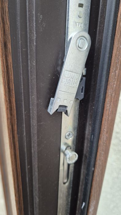 Ușa QFort tripan termopan PVC tâmplărie culoare nuc