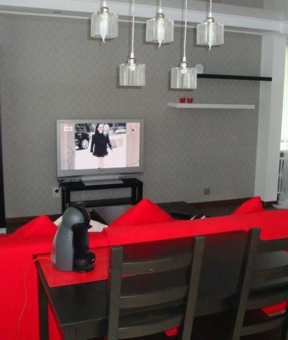 Дава се под наем Двустаен апартамент в Пловдив, Западен - 65 кв.м за 306 € - Снимка #1