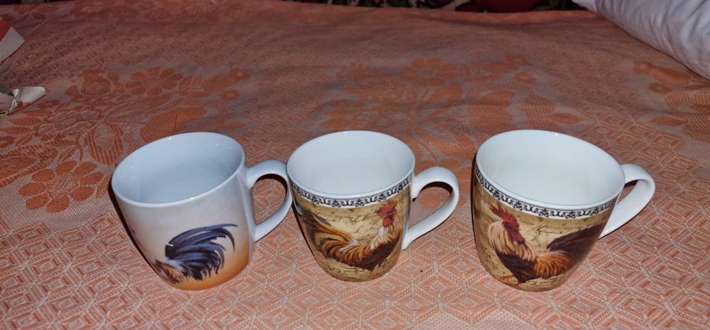 Продаются чайник и посуда разная.