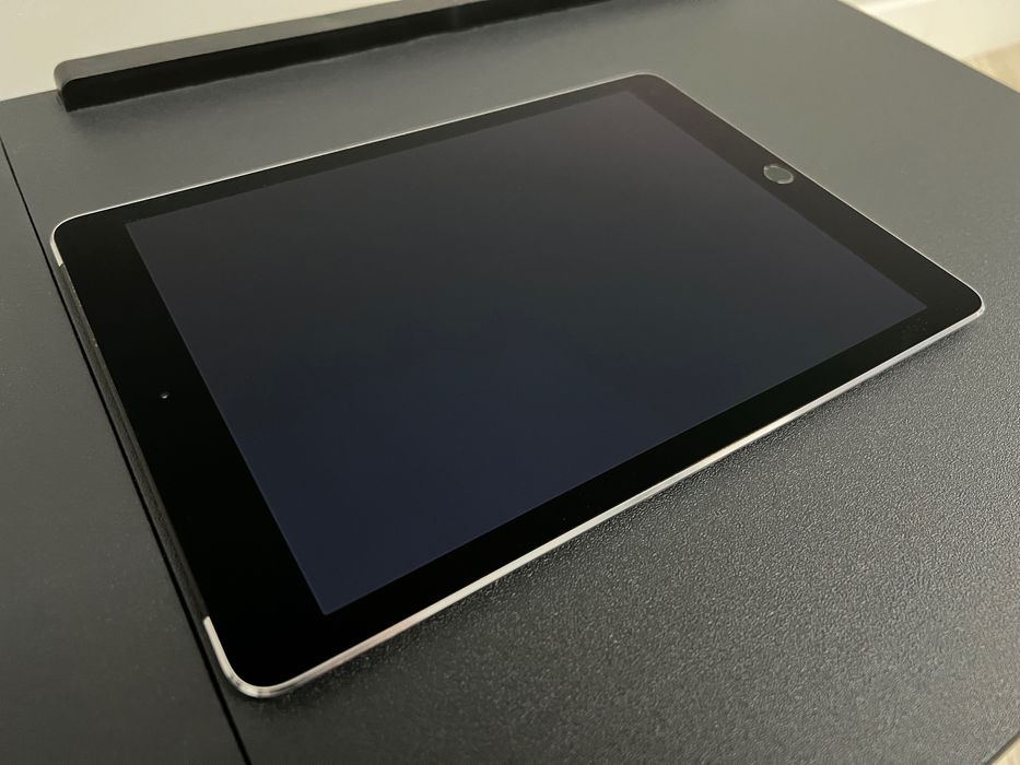 iPad Air | 9,7" | 128 GB | 2013 A7 | Wi-Fi + Cellular 4G  Stare bună