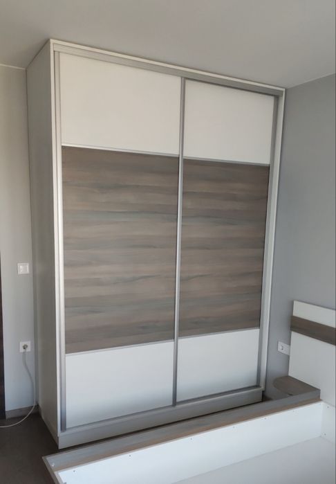 Гардероб с плъзгащи врати