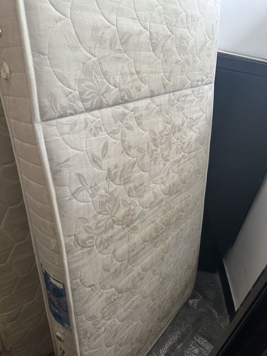 2 Матрака с пружини с размери 90х200