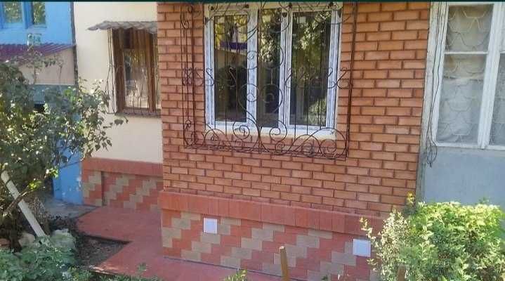 Кладка балконов кирпичом! и Установка решетка и козерог!