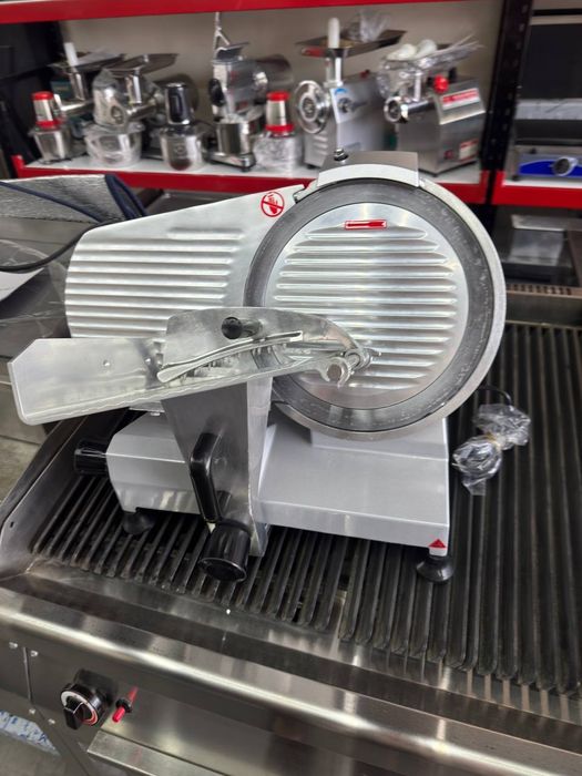 Слайсер апарати сотилади