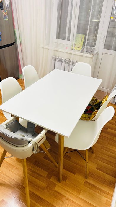 Стол со стульями