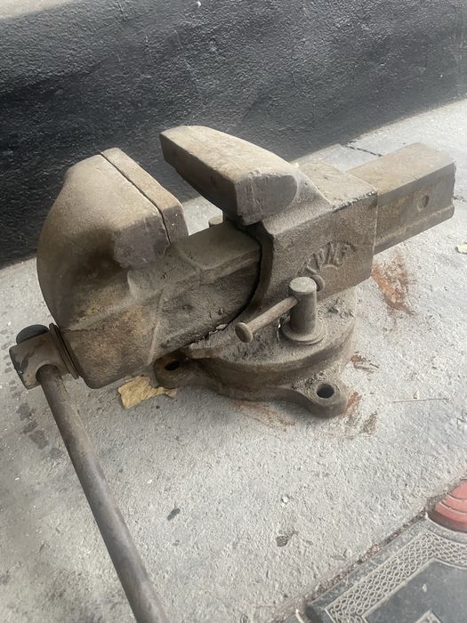 Тиски советские поворотные