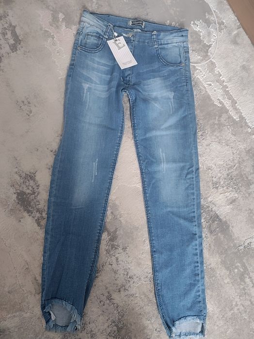 Blugi fete 13-14 ani