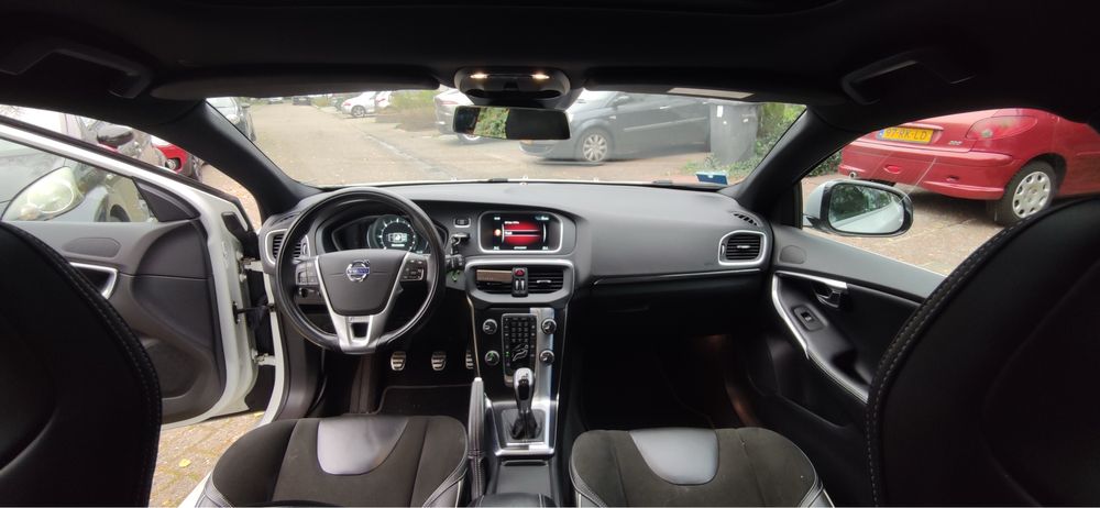 VOLVO V40  R Design
