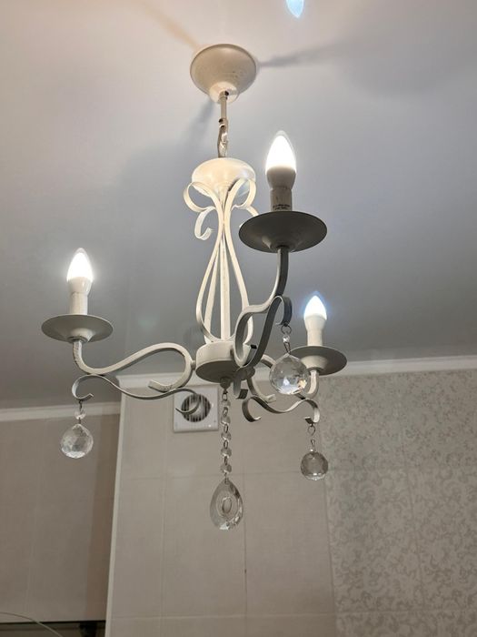 Люстра в отличном состояние