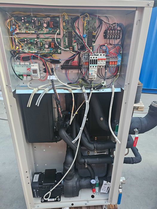 Термопомпа - чилър - Daikin - 65 KW - 2019 година