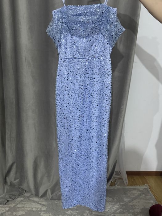 платье голубого цвета