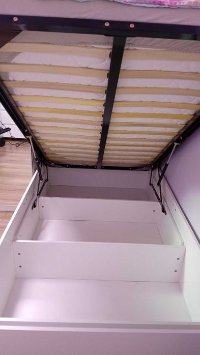 единично легло с матрак и подматрачна рамка