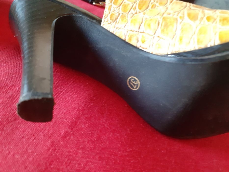 Pantofi și geanta deosebite de ocazie