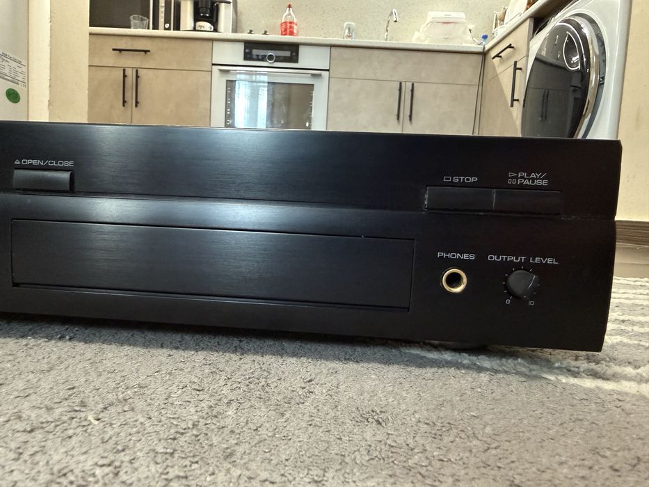 Yamaha CDX-880 Качествен  CD Player