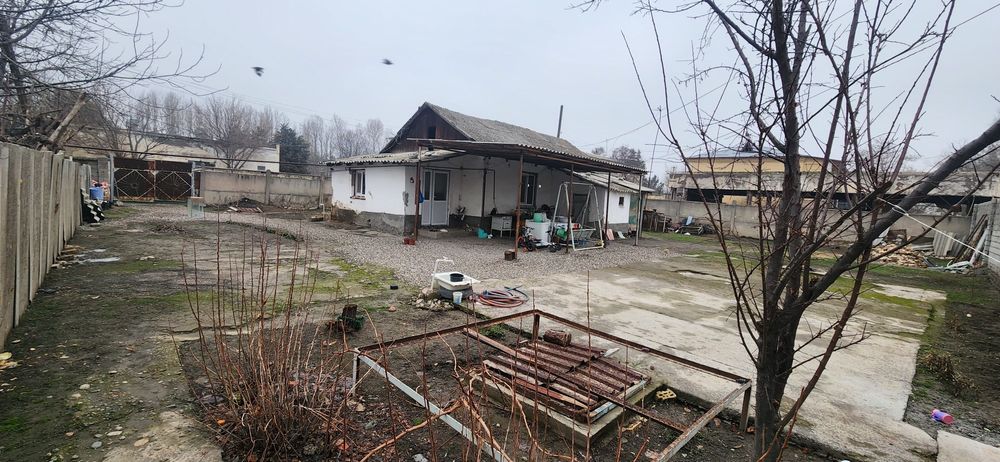 Uy sotiladi 7.24 sotih 20ming