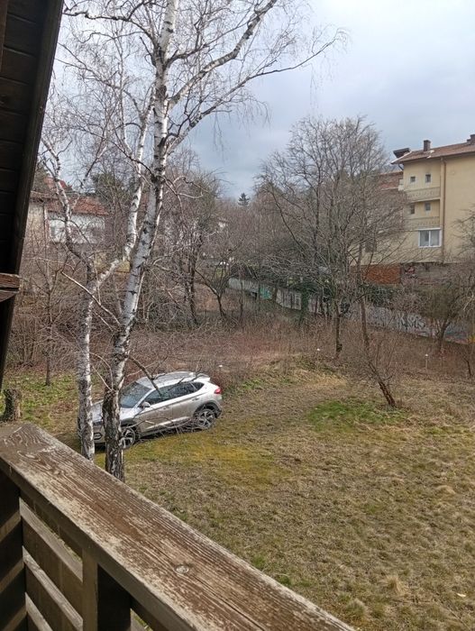 Къща с двор 2000 кв.м, гараж в м. Гърдова глава