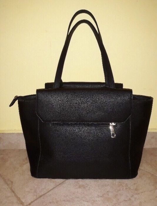 Елегантна дамска чанта в черно