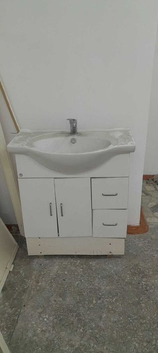 Умывальник с раковиной