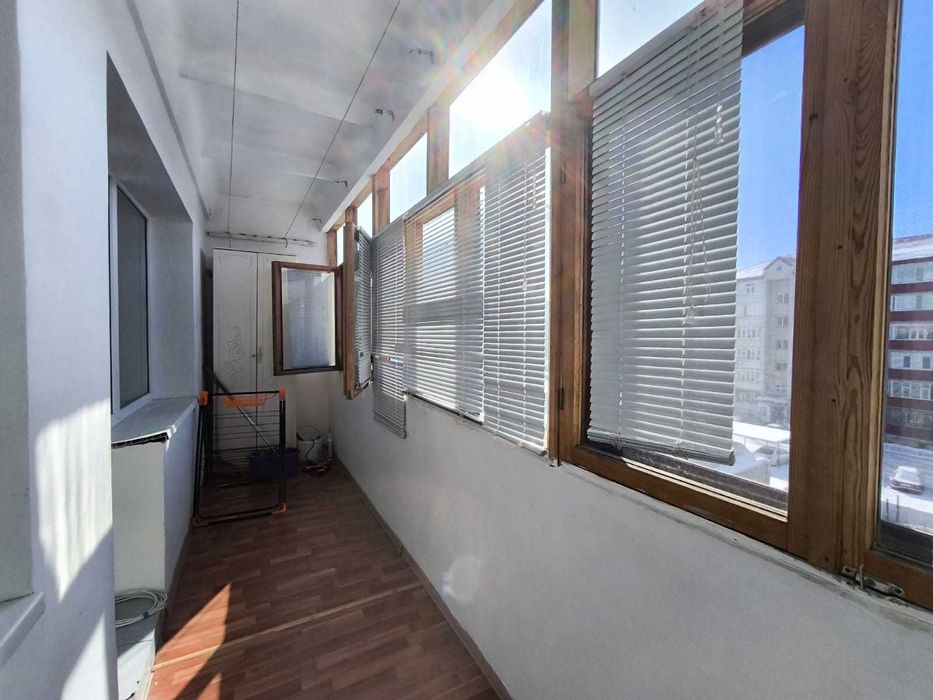 Продам 2 ком , в 12 мкр