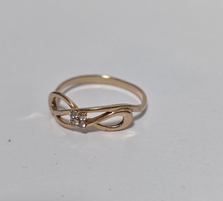 Кольцо с фианитом!!!