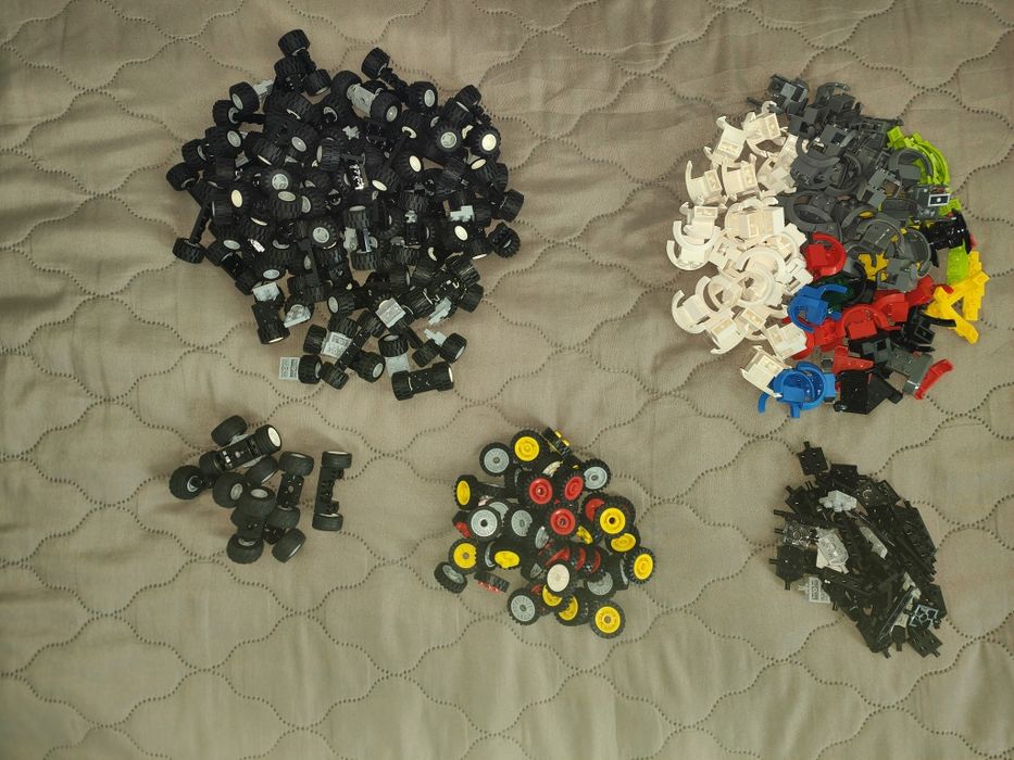 Roți lego, osii și aripi.
