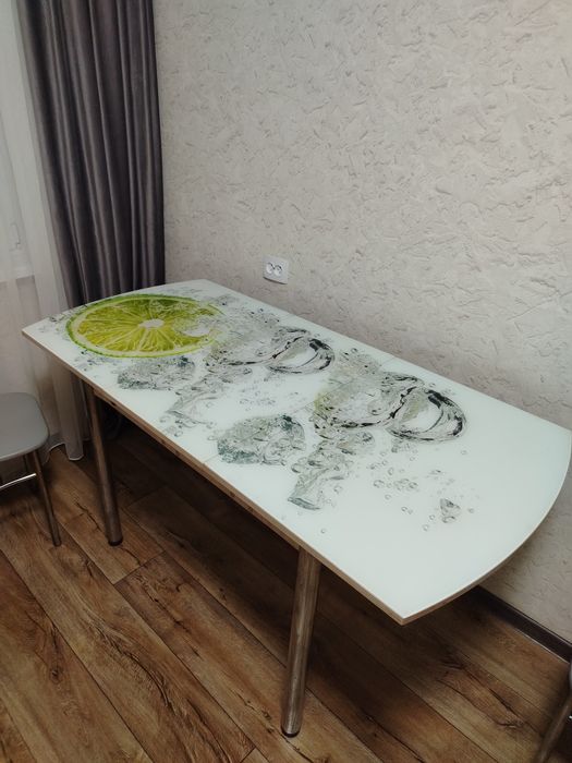 Продам кухонный стол