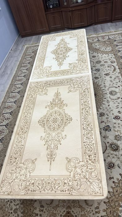 Стол гостиной новый