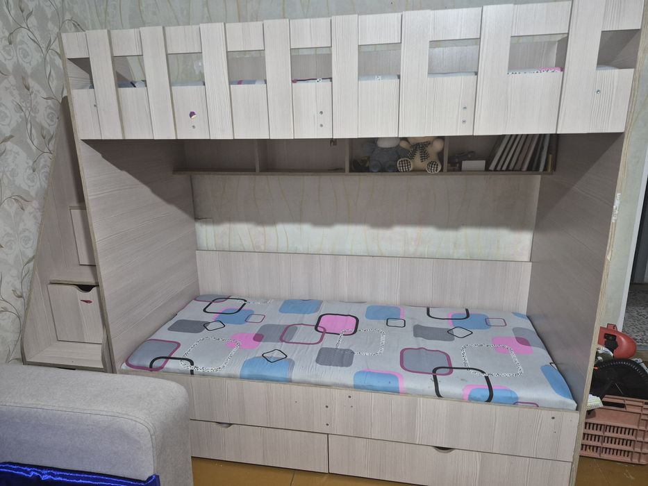 Двухярусная кровать