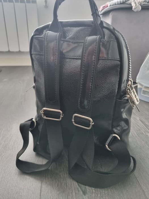 Нова дамска раница