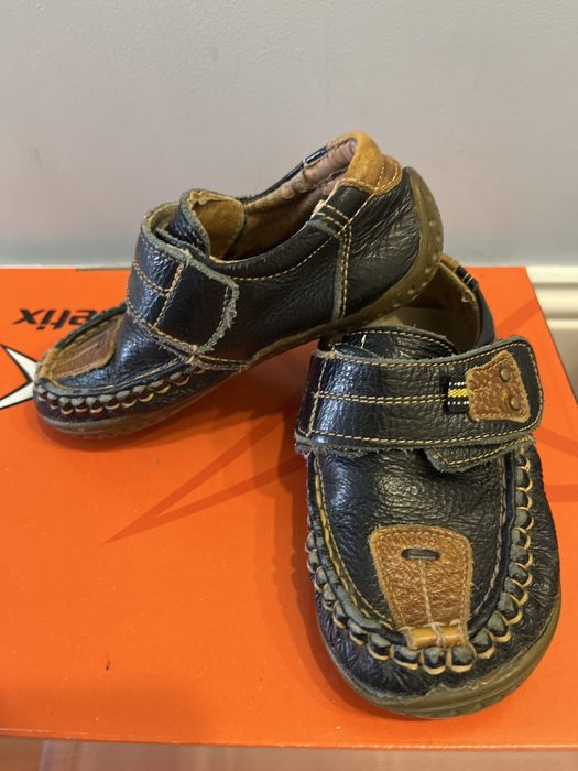 продаются детские ботинки