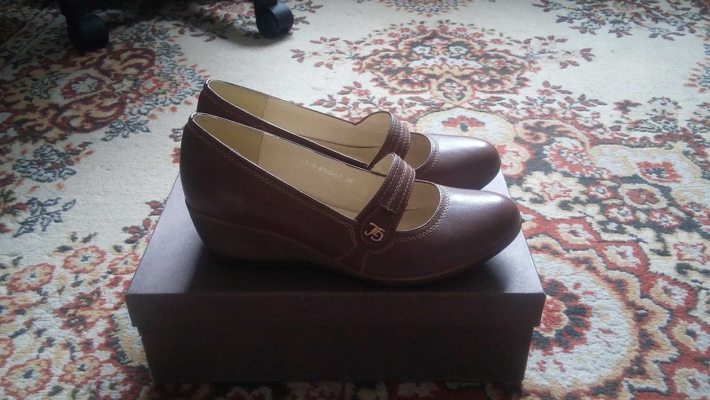 Продам женские туфли