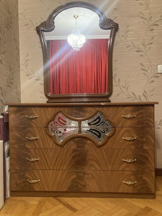 Спальный камод с зерколом