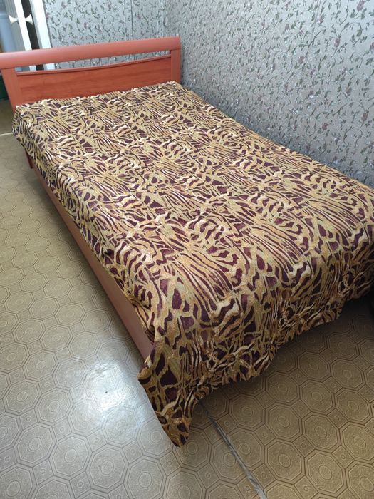 Продам кровать 200 на 140