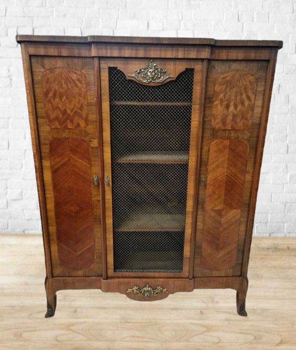 Разкошна витрина с интарзия и бронзови орнаменти в стил "ЛУИ XV"