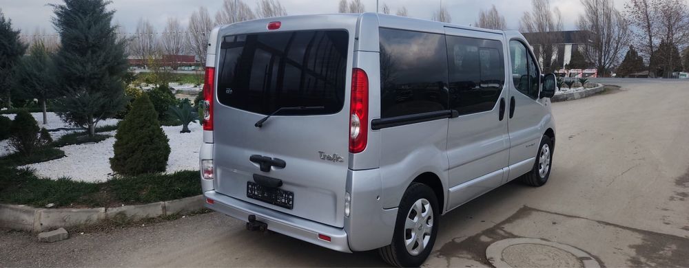 Renault Trafic 8+1 locuri
