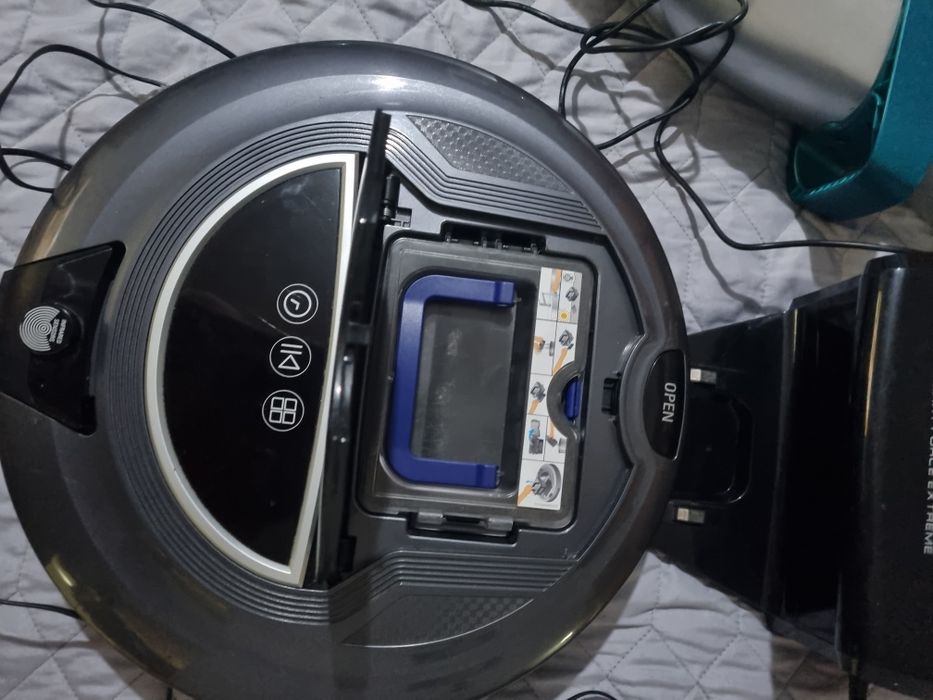 Aspirator vertical cu perie motorizata și robot Rowenta