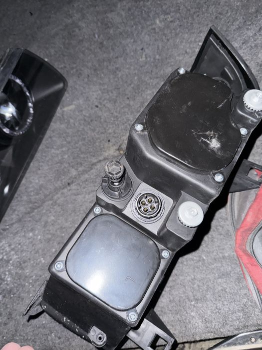 Фары BMW E36 почти новые.