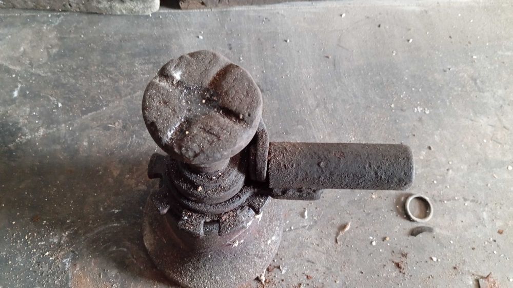 Советский винтовой домкрат