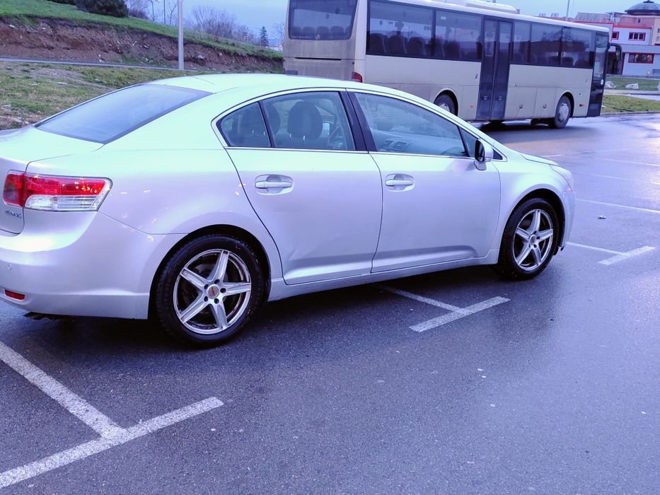 Продавам Toyota Avensis с BRC газова уредба