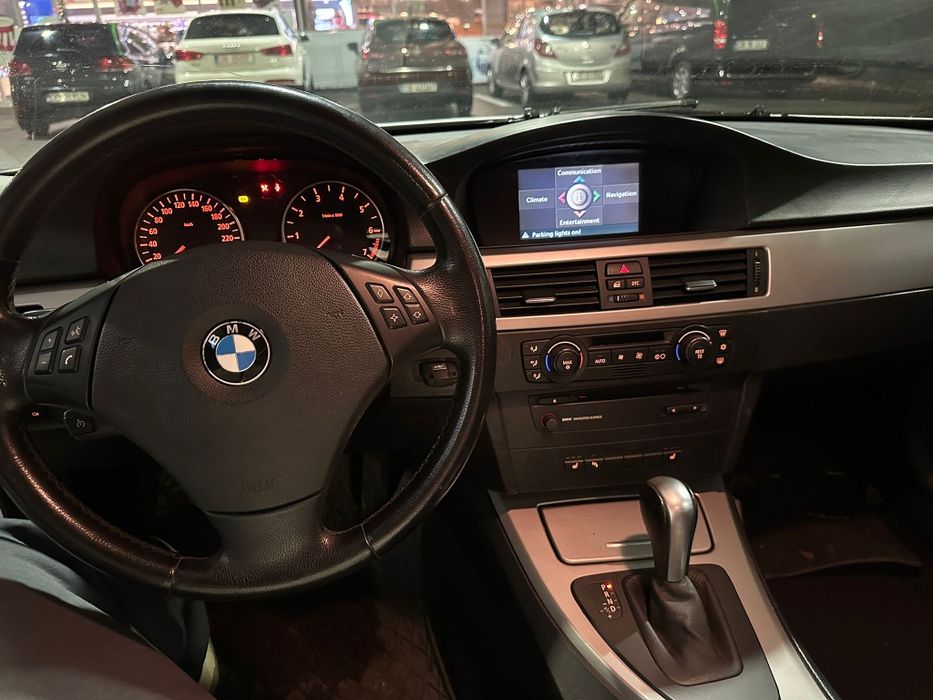 Vand bmw 320 i automat