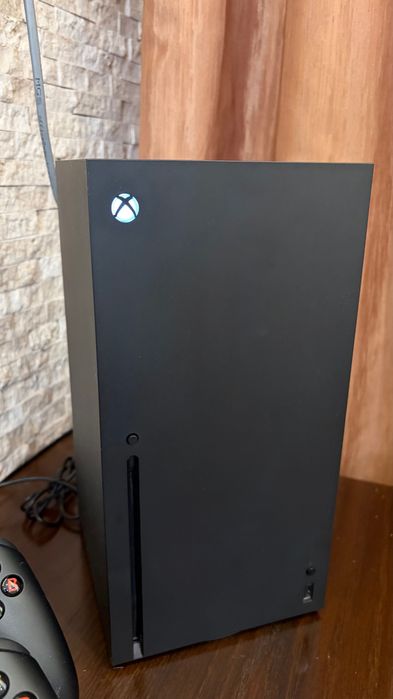 Xbox Series X 1TB – Перфектен, като нов + 2-ри геймпад и док станция